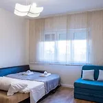 Lori Apartman *