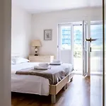 Lori *