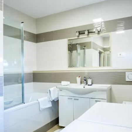 Apartament Lori *